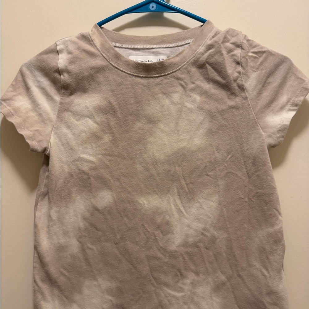 abercrombie kids beige and cream short sleeve tee